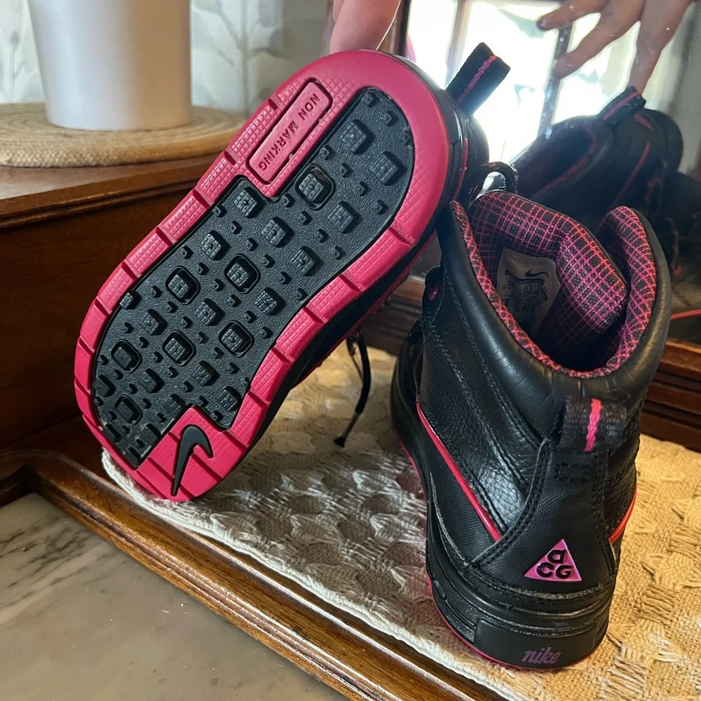 NIKE Vintage 2012 ACG‎ Woodside 2 Outdoor Winter Snow Boots Black Pink Girl's 13